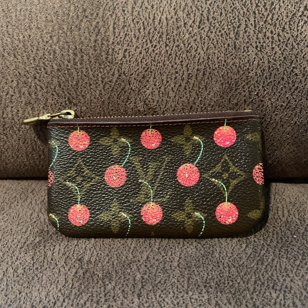 Authentic Cherry Louis Vuitton Pochette 🍒